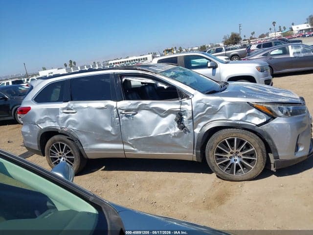 2018 TOYOTA HIGHLANDER SE 13