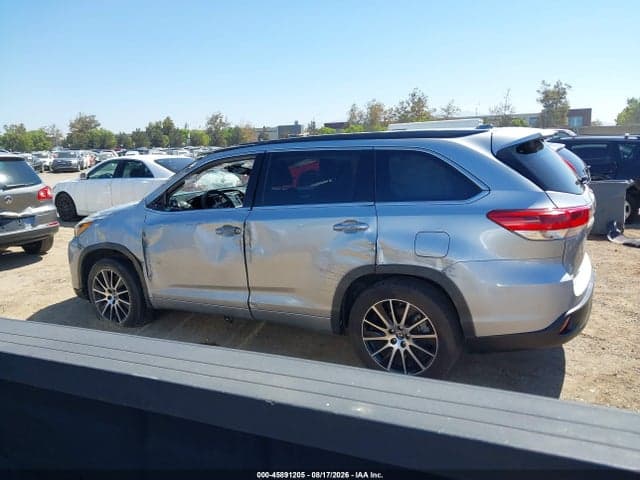 2018 TOYOTA HIGHLANDER SE 14