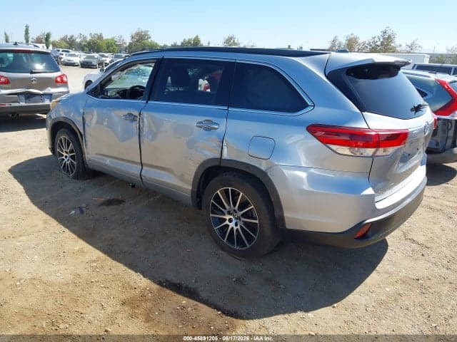 2018 TOYOTA HIGHLANDER SE 3