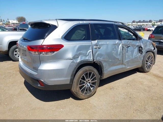 2018 TOYOTA HIGHLANDER SE 4