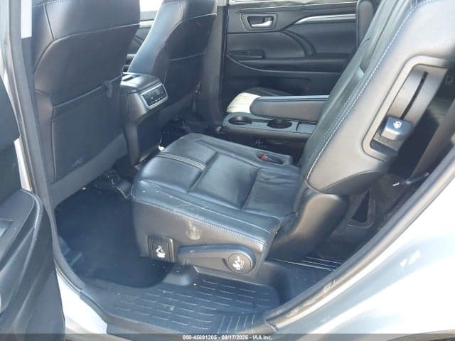 2018 TOYOTA HIGHLANDER SE 8