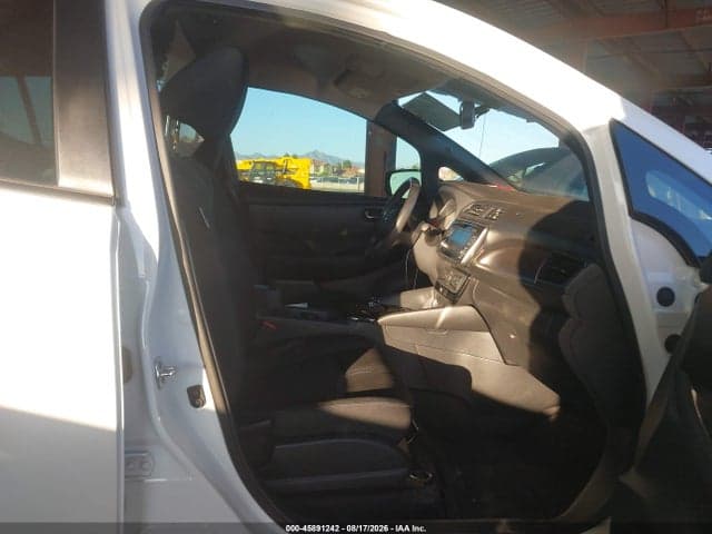 2018 NISSAN LEAF SV 5