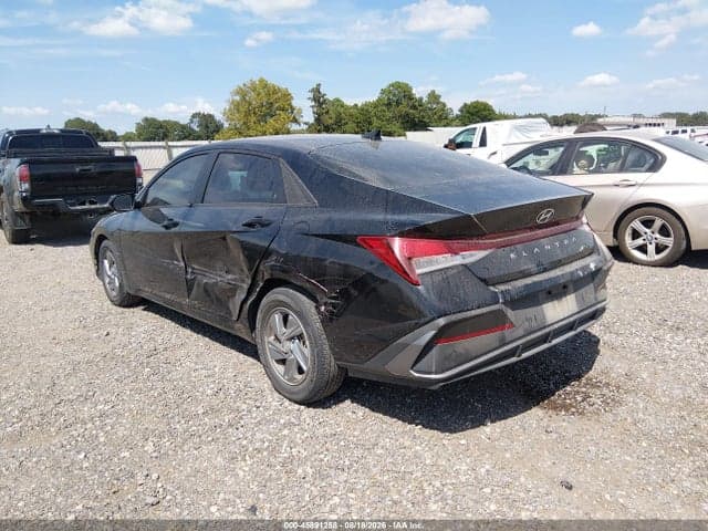 2024 HYUNDAI ELANTRA SE 3