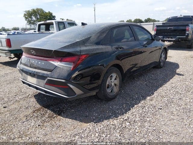 2024 HYUNDAI ELANTRA SE 4