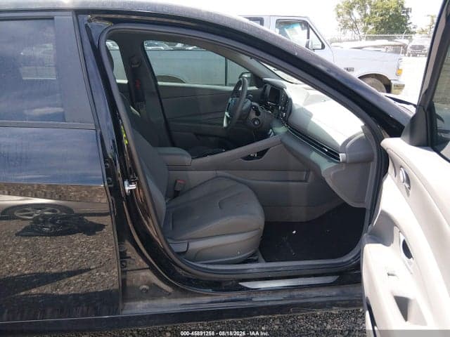2024 HYUNDAI ELANTRA SE 5