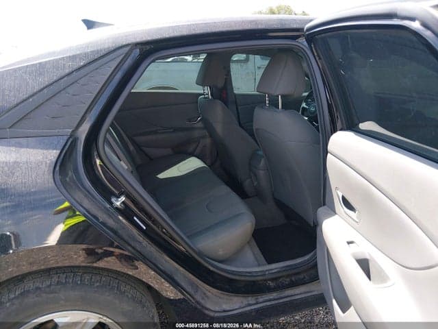 2024 HYUNDAI ELANTRA SE 8