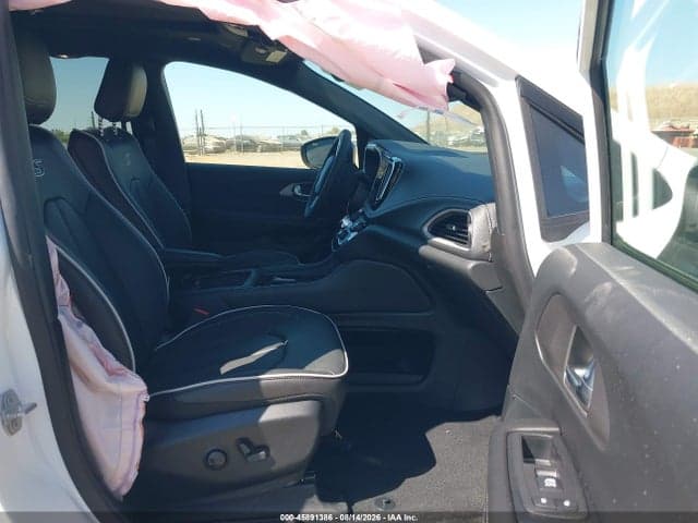 2027 CHRYSLER PACIFICA 5