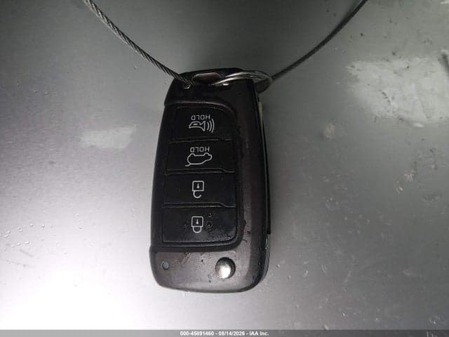 2019 HYUNDAI SANTA FE SE 11