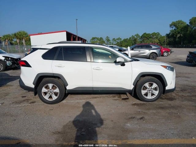 2019 TOYOTA RAV4 XLE 14