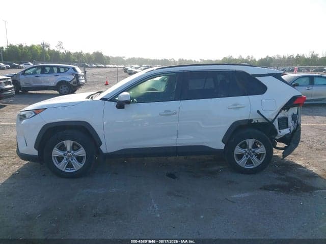 2019 TOYOTA RAV4 XLE 15