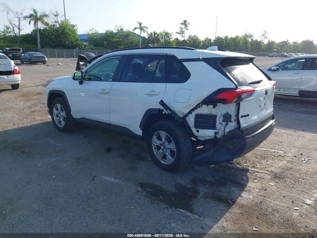 2019 TOYOTA RAV4 XLE 3