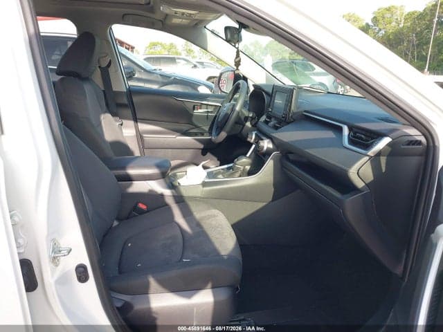 2019 TOYOTA RAV4 XLE 5