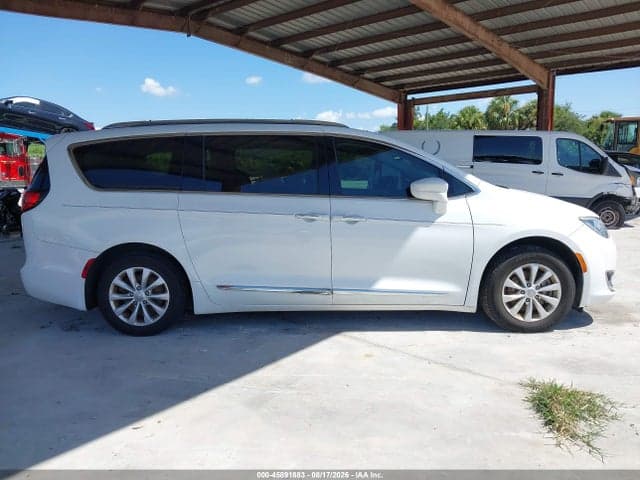 2019 CHRYSLER PACIFICA TOURING L 3