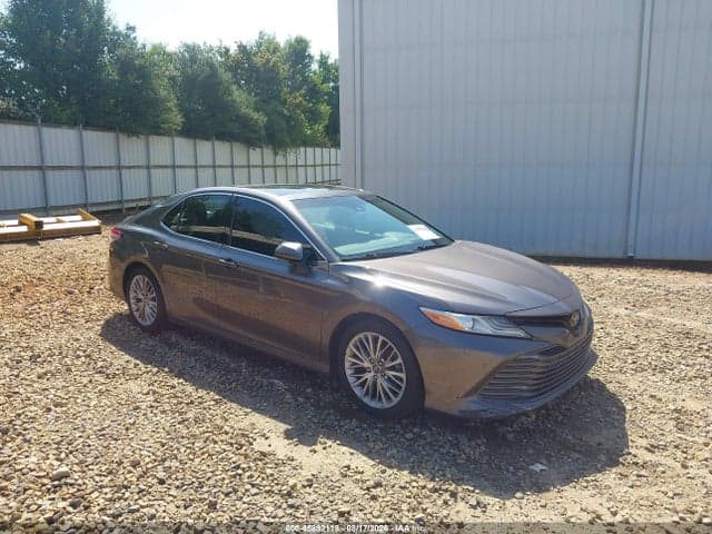 2018 TOYOTA CAMRY XLE 1