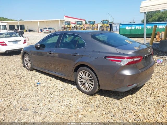 2018 TOYOTA CAMRY XLE 3
