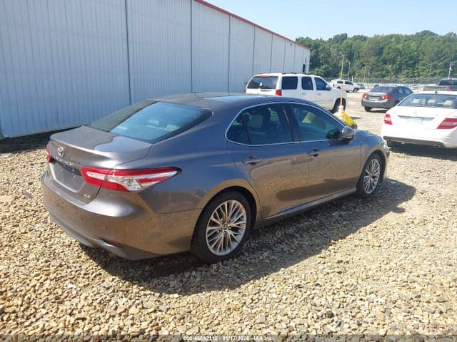 2018 TOYOTA CAMRY XLE 4