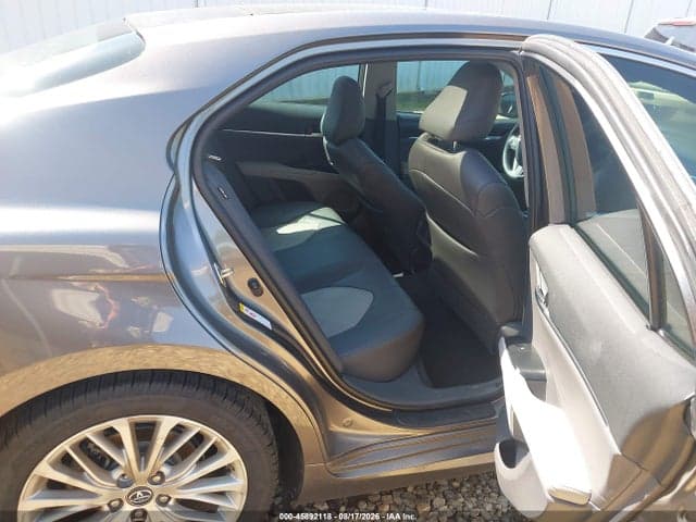 2018 TOYOTA CAMRY XLE 8