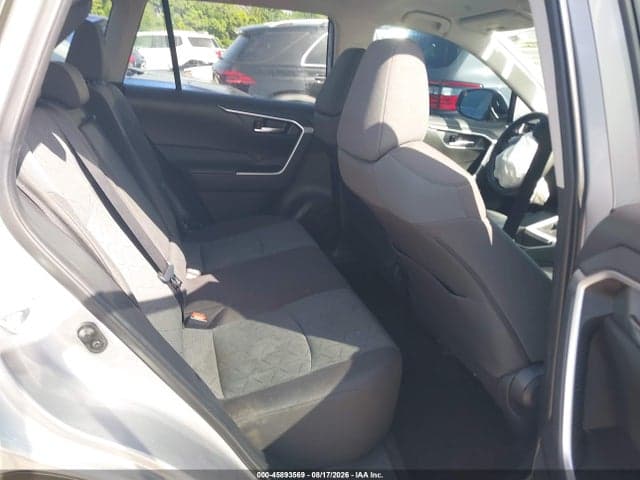 2025 TOYOTA RAV4 XLE 8