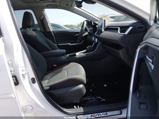 2024 TOYOTA RAV4 XLE 5