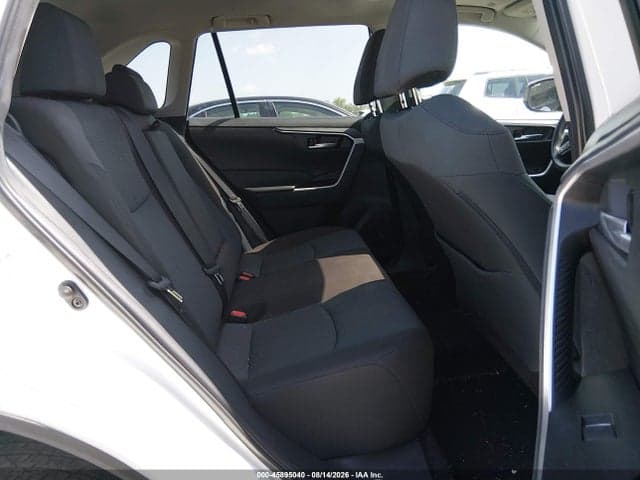 2024 TOYOTA RAV4 XLE 8