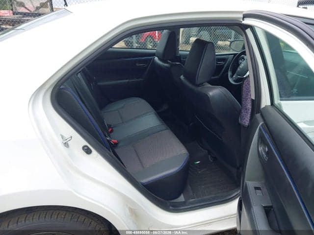 2017 TOYOTA COROLLA SE 8