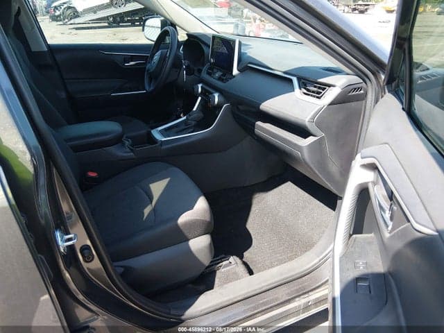 2024 TOYOTA RAV4 XLE 5