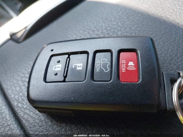 2019 TOYOTA HIGHLANDER SE 11
