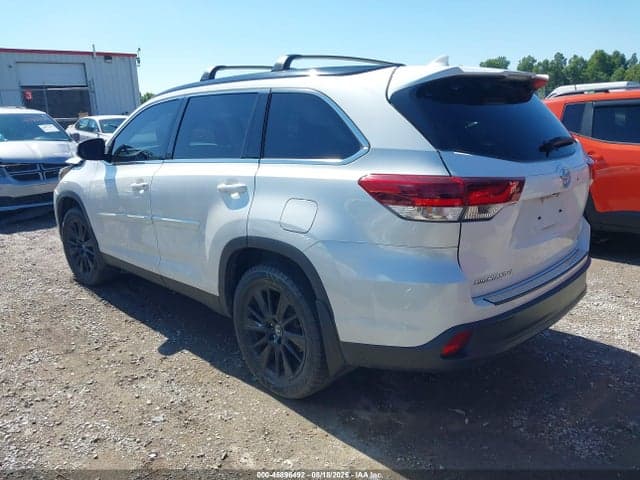 2019 TOYOTA HIGHLANDER SE 3