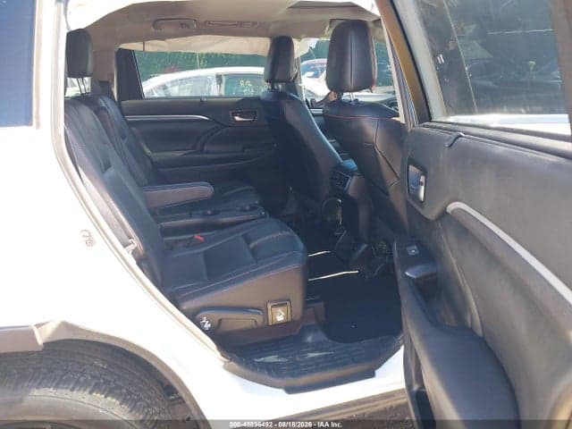 2019 TOYOTA HIGHLANDER SE 8