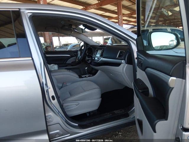 2017 TOYOTA HIGHLANDER LE PLUS 5