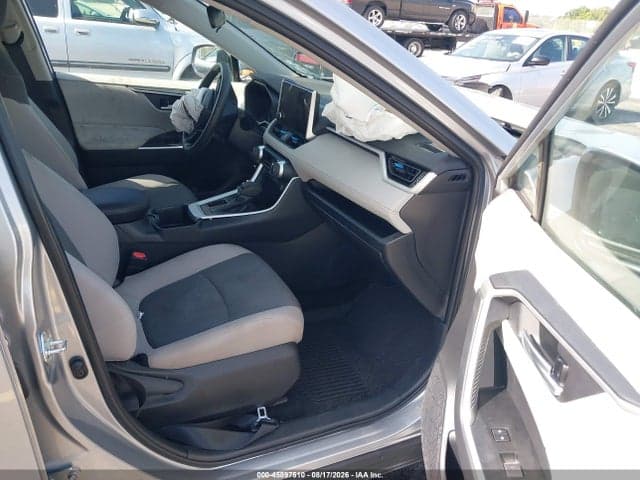 2025 TOYOTA RAV4 XLE 5