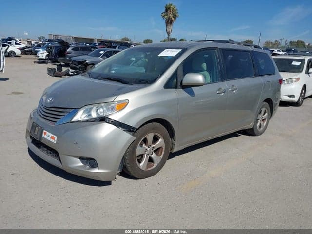 2017 TOYOTA SIENNA LE 8 PASSENGER 2