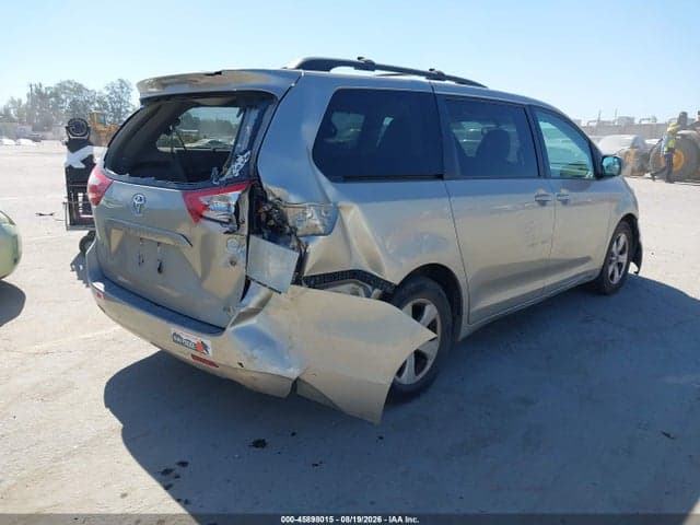 2017 TOYOTA SIENNA LE 8 PASSENGER 4