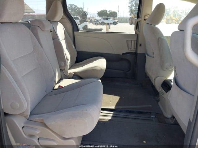 2017 TOYOTA SIENNA LE 8 PASSENGER 8