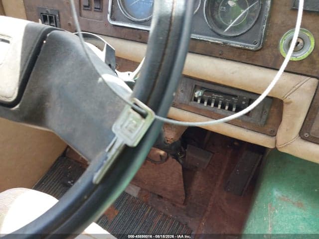 1985 CHEVROLET P30 11