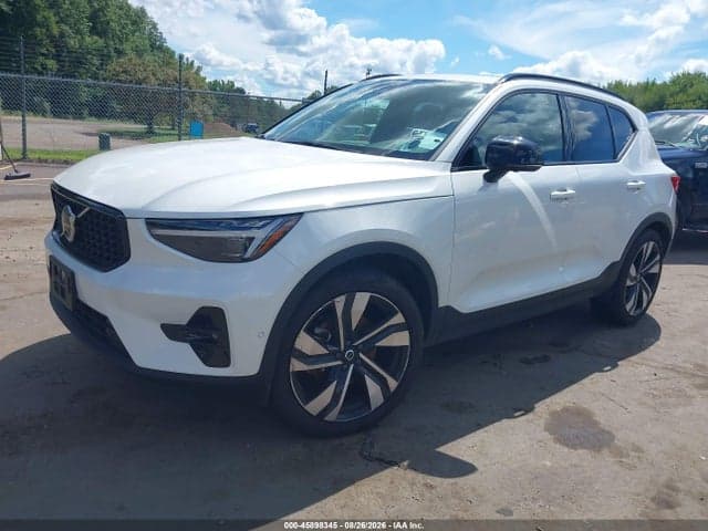 2025 VOLVO XC40 B5 PLUS DARK THEME 2