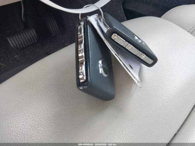 2025 VOLVO XC40 B5 PLUS DARK THEME 11