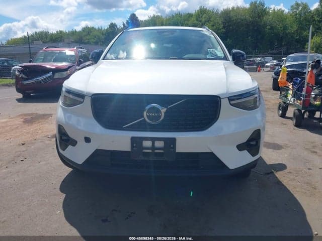 2025 VOLVO XC40 B5 PLUS DARK THEME 12