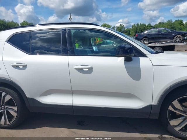 2025 VOLVO XC40 B5 PLUS DARK THEME 13