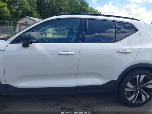 2025 VOLVO XC40 B5 PLUS DARK THEME 14