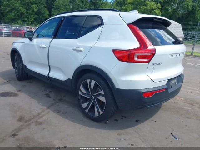 2025 VOLVO XC40 B5 PLUS DARK THEME 3