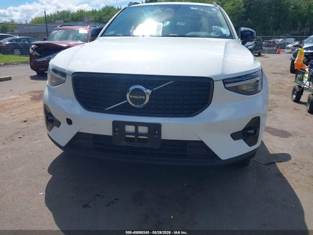 2025 VOLVO XC40 B5 PLUS DARK THEME 6