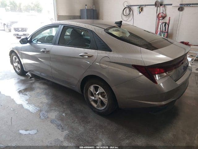 2023 HYUNDAI ELANTRA SE 3