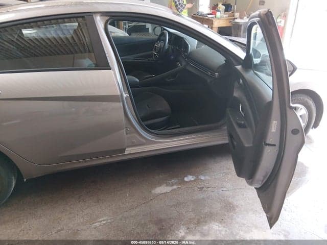 2023 HYUNDAI ELANTRA SE 5