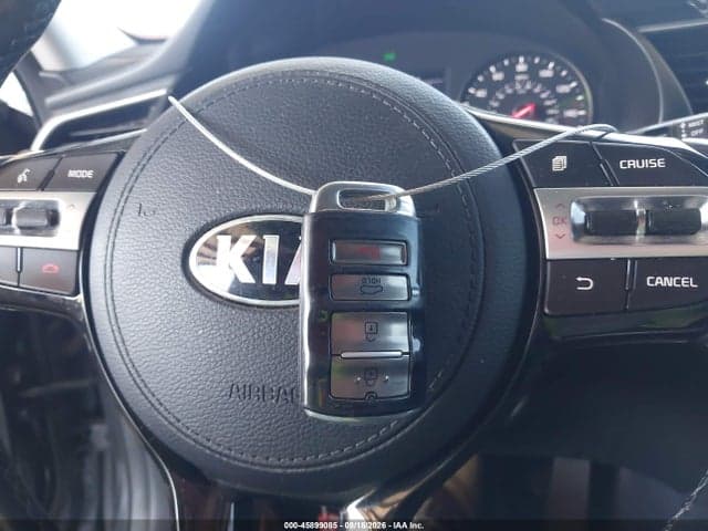 2017 KIA CADENZA PREMIUM 11