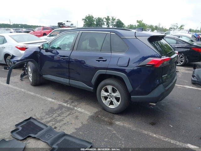 2019 TOYOTA RAV4 XLE 3
