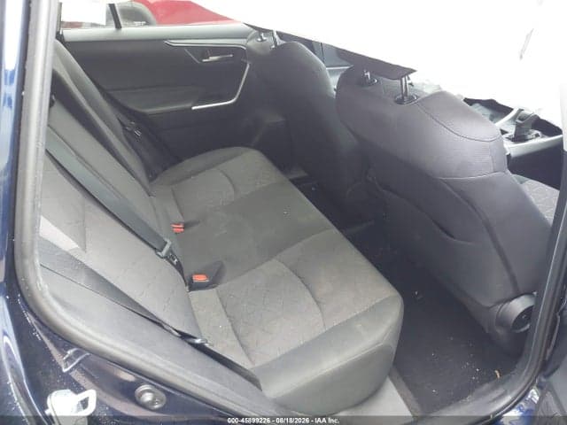 2019 TOYOTA RAV4 XLE 8
