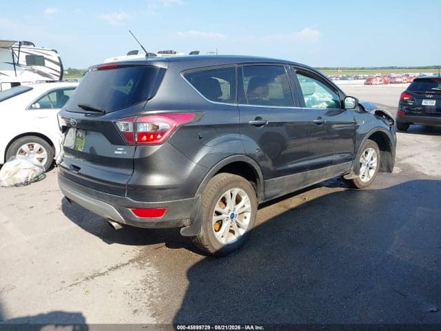 2017 FORD ESCAPE SE 4