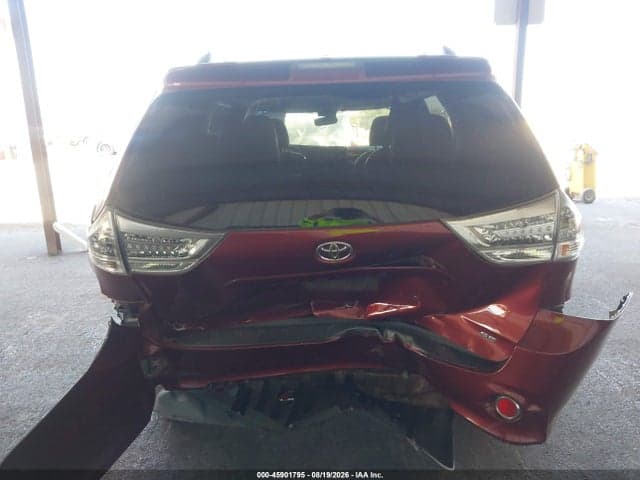 2017 TOYOTA SIENNA SE 8 PASSENGER 16