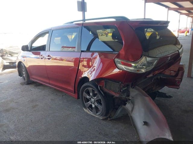 2017 TOYOTA SIENNA SE 8 PASSENGER 3